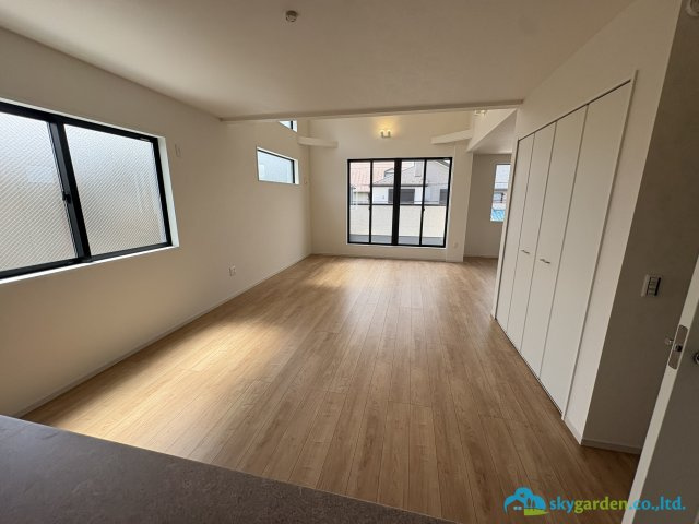 平塚市達上ヶ丘２期　新築戸建　全2棟1号棟の居間・リビング