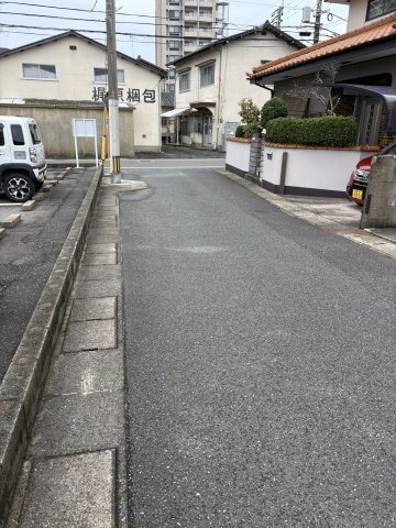 東区松田三丁目戸建の前面道路含む現地写真|前面道路含む現地写真です