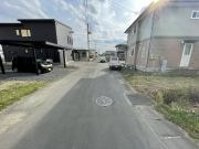 北上市上江釣子8地割25番1の前面道路含む現地写真