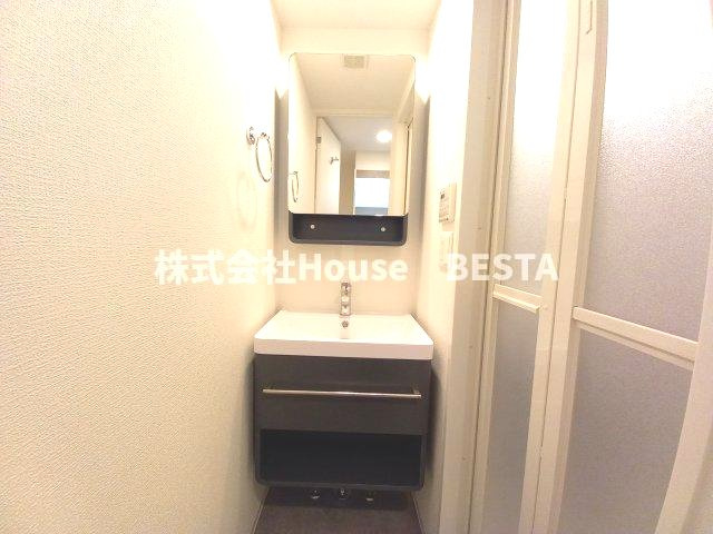 GENOVIA神戸新開地駅前の独立洗面台