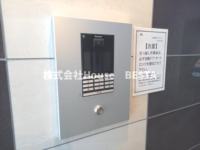 GENOVIA神戸新開地駅前のエントランス