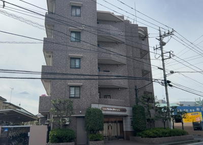 【外観】 | ライオンズガーデン小田急相模原 | 景色重視でお家選ぶをするとスーパーが遠い！学校が遠い！など生活をするうえで利便性で困ることもあります。まず一度現地を見学する際に、周辺の施設などがあるかを確認し、暮らし始めた後のことを想像しましょう。