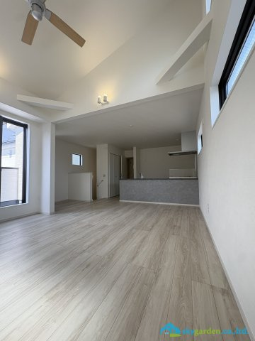 平塚市達上ヶ丘２期　新築戸建　全2棟2号棟の居間・リビング