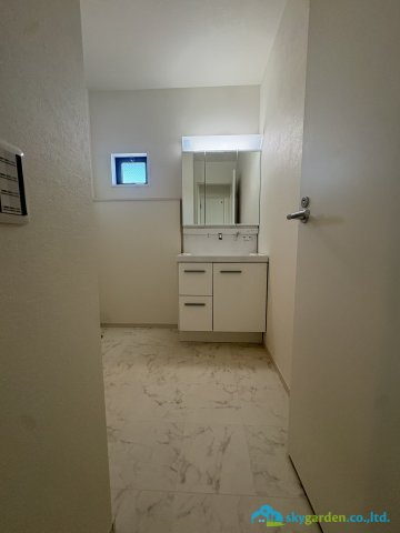平塚市達上ヶ丘２期　新築戸建　全2棟2号棟の独立洗面台