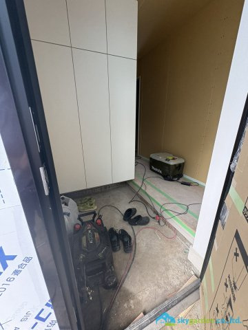 平塚市達上ヶ丘２期　新築戸建　全2棟2号棟の玄関