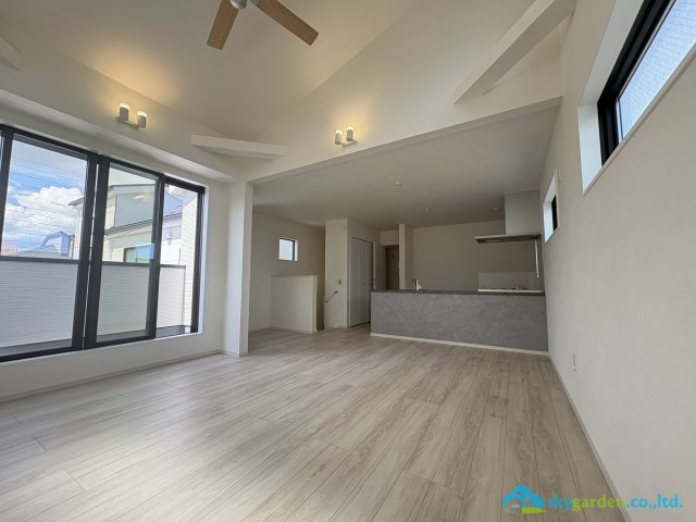 平塚市達上ヶ丘２期　新築戸建　全2棟2号棟の居間・リビング