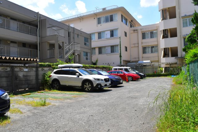 府中市晴見町１丁目の中古マンションの駐車場