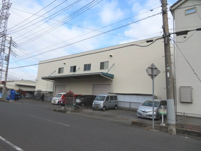 草加市青柳４丁目の倉庫の外観