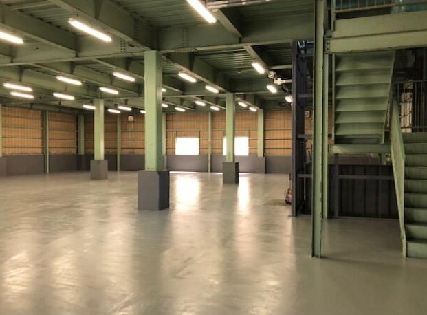 草加市青柳４丁目の倉庫の内装