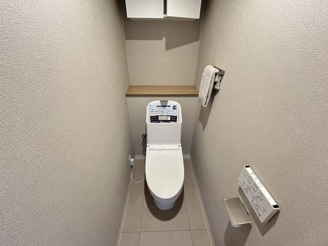 【トイレ】 | グランドハイツ甲陽園 | 落ち着いた色調のトイレです