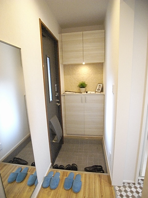 サニーコートダイドーAの玄関|全身鏡がございます