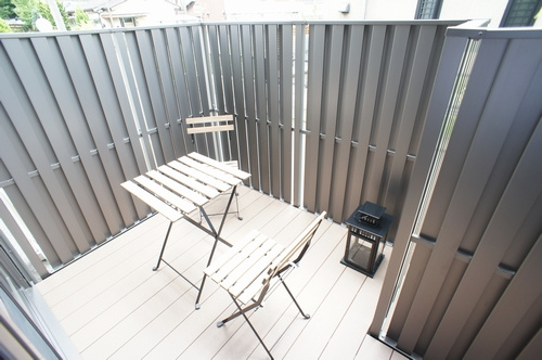 サニーコートダイドーAのバルコニー|ウッドデッキ