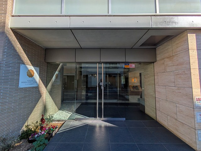 シュロス田園調布南のエントランス