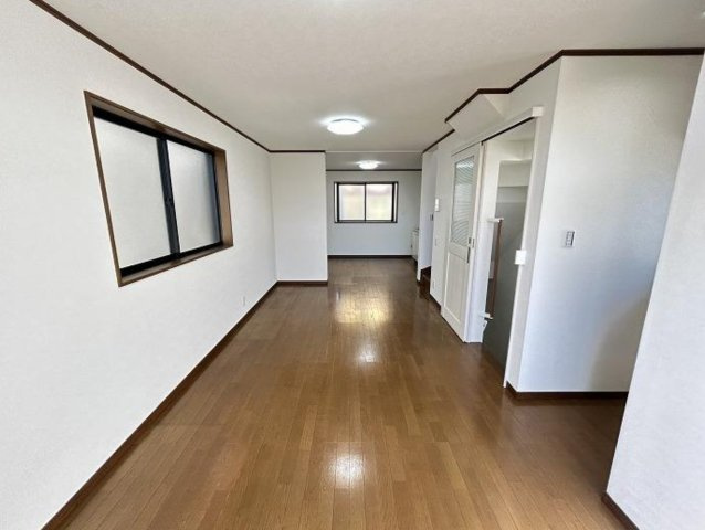 横浜市鶴見区東寺尾東台 中古戸建て【仲介手数料無料】の居間・リビング