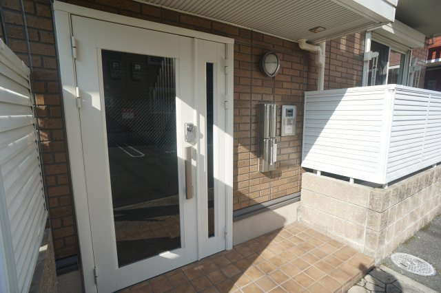 リビングタウン新大宮Ｄ棟のエントランス