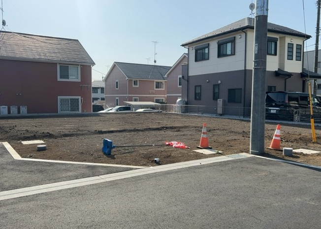 【外観】 | 土地購入を検討されている場合、境界杭がない状態で購入してしまうと境界確定測量をする必要があり、費用がかかります。購入の前に、売主、隣土地所有者立ち合いのもと境界を確定し境界杭を設置するのがベストです。