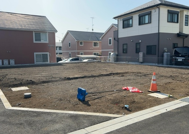 【外観】 | 家を建てる前提で土地を探している場合、地盤の丈夫さは譲れない条件の一つです。地盤が脆弱だと追加工事が必要となります。また、過去に地盤沈下や液状化現象を起こした土地は、できるだけ避けた方がいいでしょう。