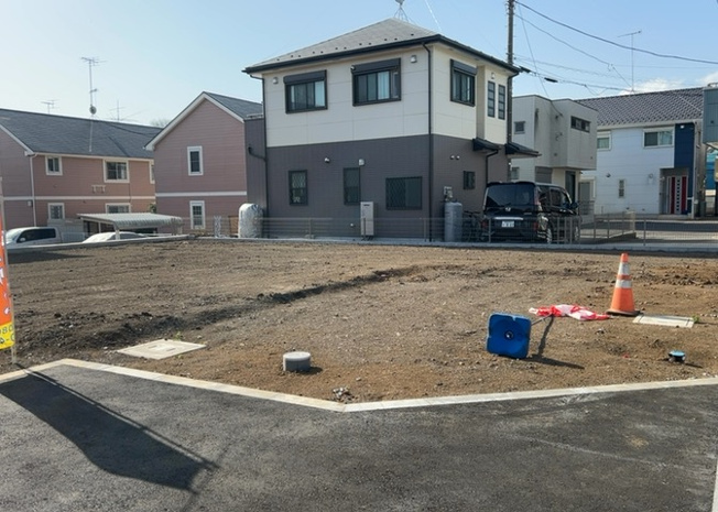 【外観】 | 人が暮らすうえで日光は大切な要素となります。日当たりの良さは譲れないポイントですね。併せて近くに大きな建築物の建築予定がないか、あるいはそれが可能な土地が近くにないか事前に確認することもお勧めします。