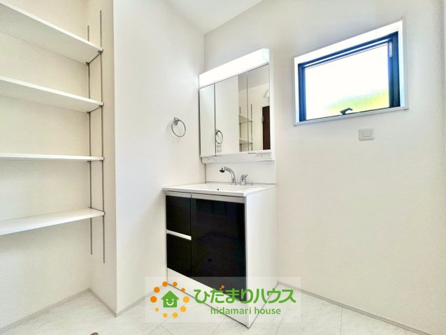 加須市多門寺　新築一戸建て　02　リーブルガーデンの独立洗面台