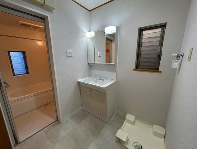 横浜市鶴見区東寺尾東台 中古戸建て【仲介手数料無料】の独立洗面台