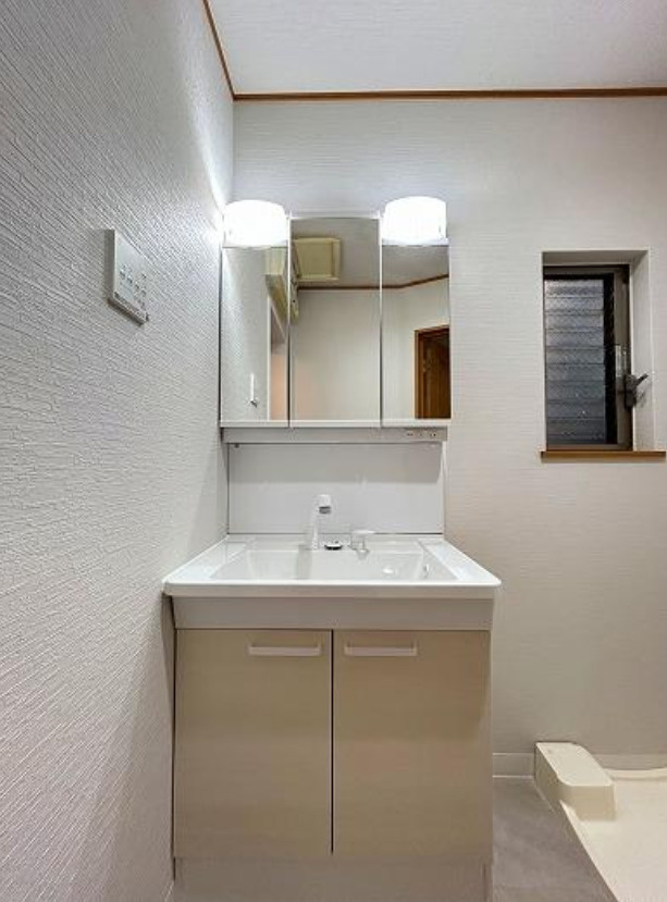 横浜市鶴見区東寺尾東台 中古戸建て【仲介手数料無料】の独立洗面台