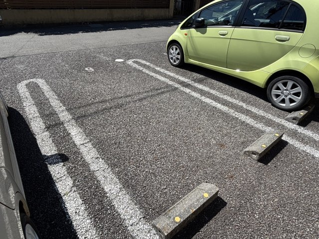 シャルマン　A棟 の駐車場