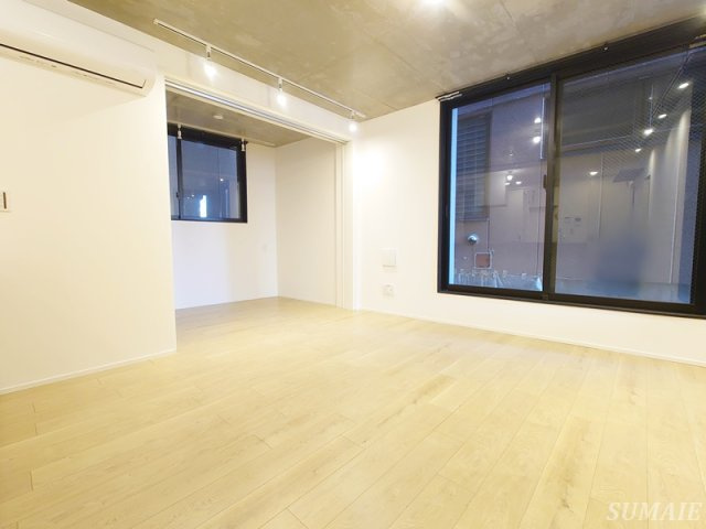 trias513の居間・リビング|人気の角部屋です☆