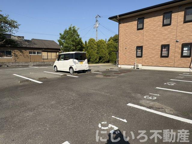 フォブールソレイユの駐車場