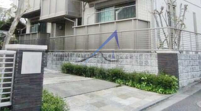 ルシールのエントランス|エントランスです。