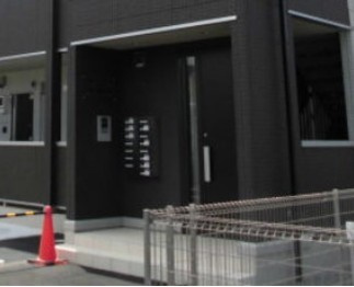 川崎市多摩区堰２丁目のアパートのエントランス