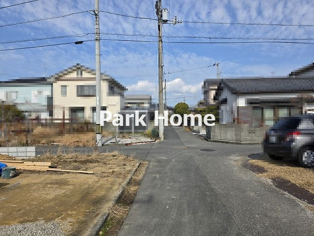 高知市介良乙 -10期3棟1- 新築戸建ての前面道路含む現地写真