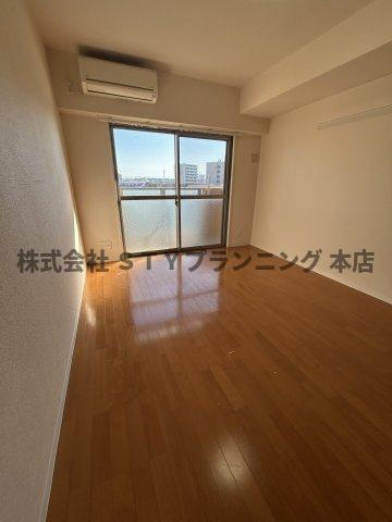仲介手数料０円！アールズヒルズ社台の居間・リビング