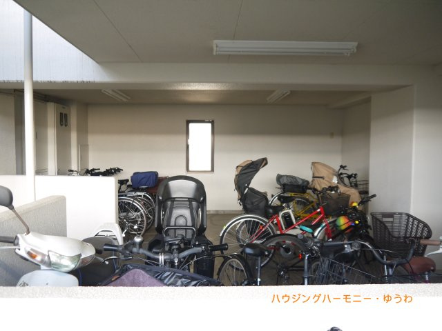 【駐輪場】 | グランヴェルジェ西台 | 屋根付きの駐輪場となっていますので、雨の日でも大切な自転車が濡れずに済みます。