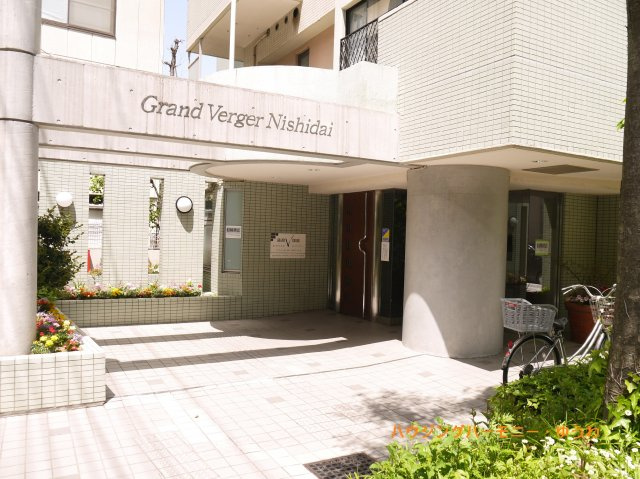 【エントランス】 | グランヴェルジェ西台 | 清潔感と歓迎感があるエントランスホールとなります。
