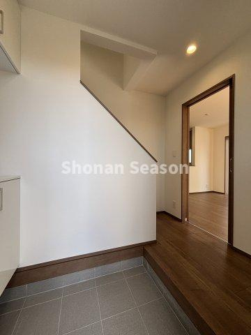 【玄関】 | 家族分の靴も収納可能なシューズBOX完備です◎