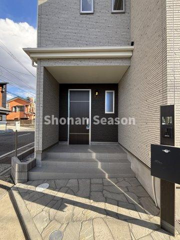 【エントランス】 | モニター付きインターホンで急な来客でも安心です◎