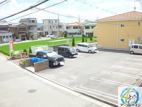 ローレルコートSの駐車場