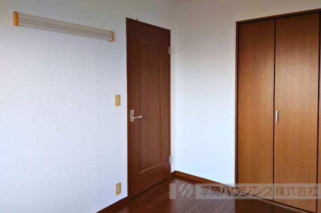 チェリーコートの洋室|右側洋室　