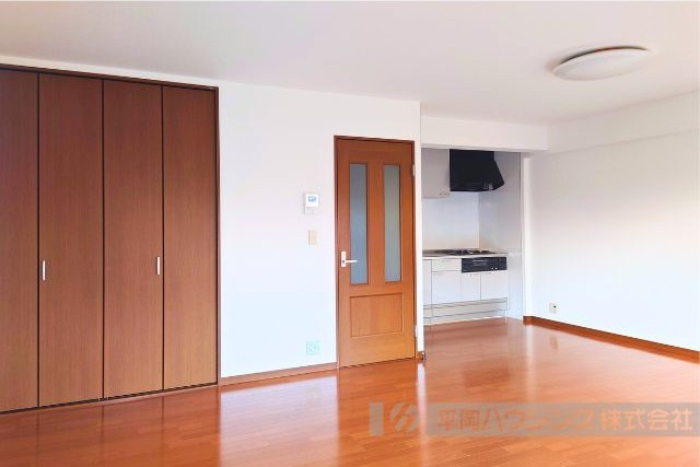 チェリーコートの居間・リビング|お料理しながらでもご家族を感じられるＬＤＫです。