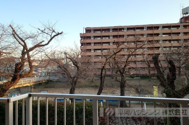 チェリーコートの展望|ベランダからの眺望です。春には満開の桜がお部屋からご覧いただけます。