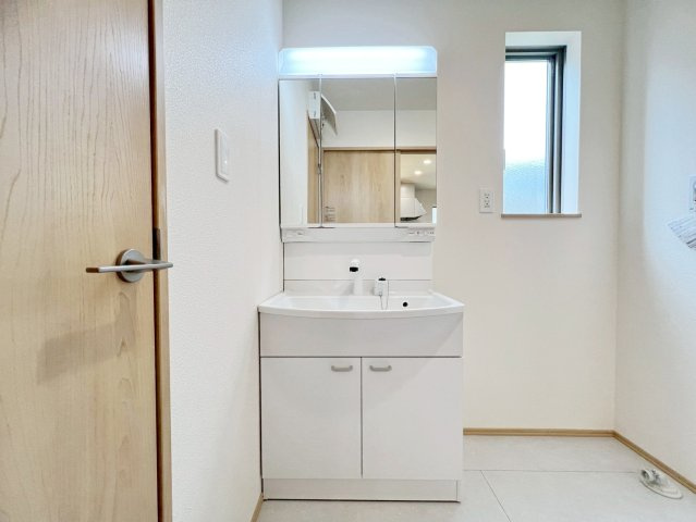 島田市野田　全３棟／の独立洗面台
