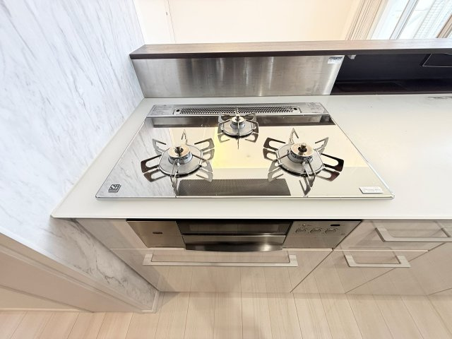 エルシオ玉川上水のキッチン|三口ガスコンロ
