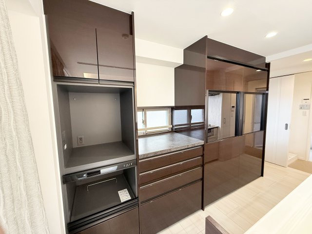 エルシオ玉川上水のキッチン|キッチンには備え付けのカップボードが標準でついています！