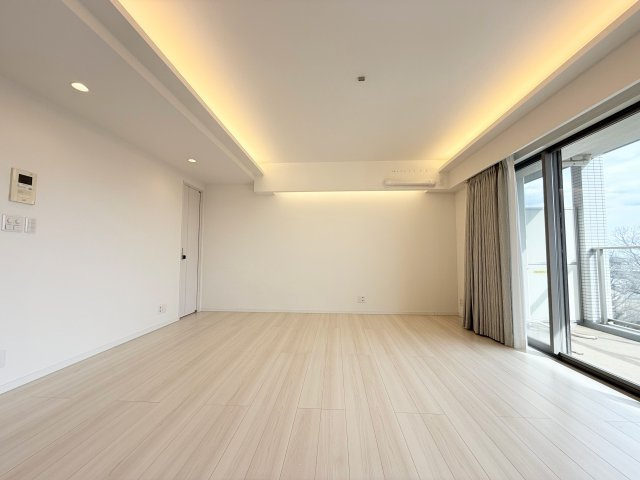 エルシオ玉川上水の居間・リビング|折り上げ天井新規造作で開放感があります♪