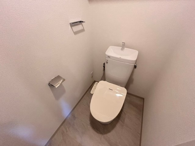 豊中市南桜塚３丁目の賃貸マンションのトイレ