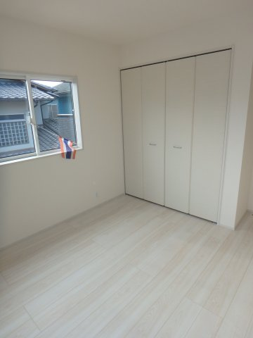 霞ヶ関北5丁目　4LDK新築戸建　駐車２台の洋室