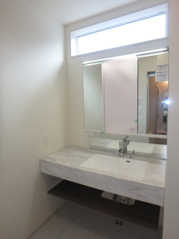 霞ヶ関北5丁目　4LDK新築戸建　駐車２台の独立洗面台