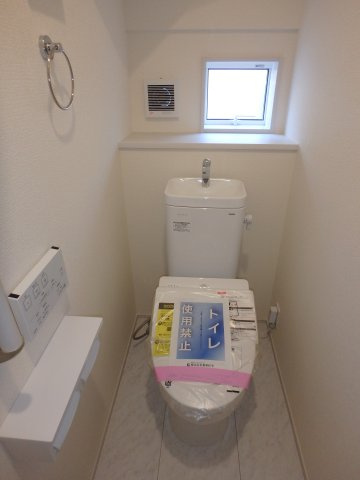 霞ヶ関北5丁目　4LDK新築戸建　駐車２台のトイレ