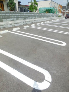 【駐車場】 | パニエ　ド　フルールⅠ | 車をお持ちの方に嬉しい駐車場付きの物件です