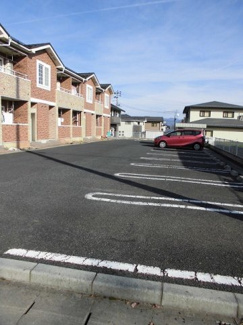 【駐車場】 | プラシード緑ヶ丘 | 車をお持ちの方に嬉しい駐車場付きの物件です